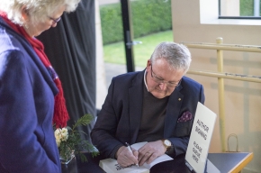 Dr Simon Longstaff signs copies of his book Everyday Ethics. Photo by Greg Jackson.
